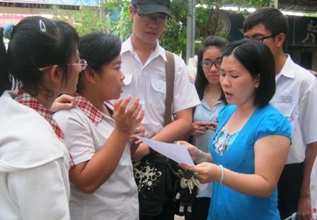 Gợi ý giải đề thi Văn tốt nghiệp THPT 2011 - 1 Gợi ý giải đề thi Văn tốt nghiệp THPT 2011 - 1