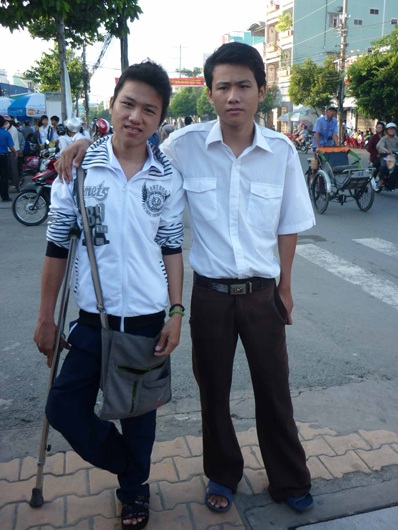 Hai anh em khuyết tật cùng dự thi ĐH - 1 Hai anh em khuyết tật cùng dự thi ĐH - 1