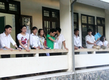 Thí sinh hoàn thành môn thi đầu tiên - 12