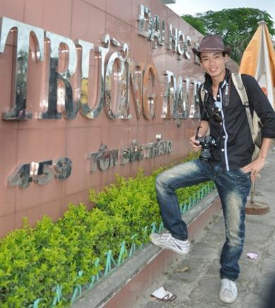 Chàng SV nghèo làm phu hồ kiếm tiền thuê phòng trọ cho sĩ tử - 1 Chàng SV nghèo làm phu hồ kiếm tiền thuê phòng trọ cho sĩ tử - 1