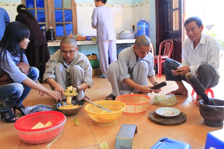 Tình nguyện viên hoạt động hết công suất vì sĩ tử - 9 Tình nguyện viên hoạt động hết công suất vì sĩ tử - 9