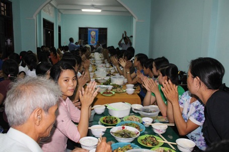 Bữa cơm chay ấm lòng sĩ tử - 2 Bữa cơm chay ấm lòng sĩ tử - 2