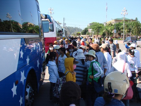 Quảng Ngãi: Đưa gần 1.500 thí sinh nghèo đi thi miễn phí - 2