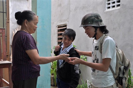 Chàng SV nghèo làm phu hồ kiếm tiền thuê phòng trọ cho sĩ tử - 3 Chàng SV nghèo làm phu hồ kiếm tiền thuê phòng trọ cho sĩ tử - 3