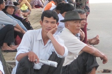 Phụ huynh mệt mỏi vì “kèm” con cả 3 đợt thi ĐH, CĐ - 4 Phụ huynh mệt mỏi vì “kèm” con cả 3 đợt thi ĐH, CĐ - 4