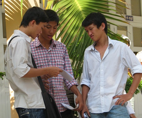 Đề Vật lý cũng khó ngang đề Toán - 1 Đề Vật lý cũng khó ngang đề Toán - 1