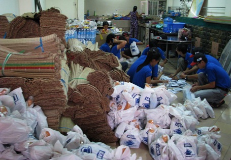 Tình nguyện viên hoạt động hết công suất vì sĩ tử - 5 Tình nguyện viên hoạt động hết công suất vì sĩ tử - 5