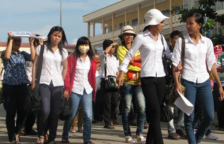 Đề Vật lý cũng khó ngang đề Toán - 2 Đề Vật lý cũng khó ngang đề Toán - 2