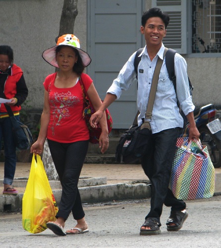 Sĩ tử ồ ạt đổ về ĐH Cần Thơ dự thi đợt 2 - 3