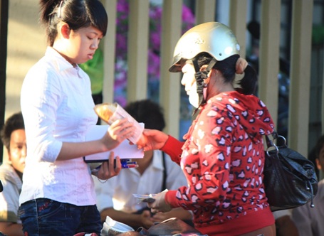 Thí sinh hoàn thành môn thi đầu tiên - 17