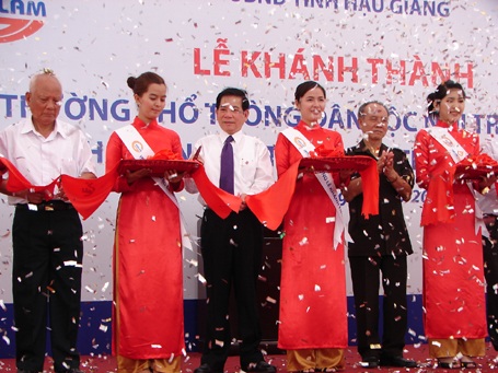 Chủ tịch nước dự khánh thành Trường PTDT nội trú Him Lam - 1 Chủ tịch nước dự khánh thành Trường PTDT nội trú Him Lam - 1