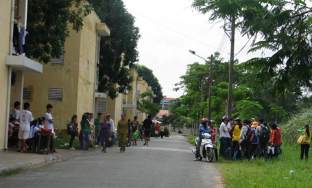 Sĩ tử ồ ạt đổ về ĐH Cần Thơ dự thi đợt 2 - 4