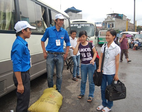Tình nguyện viên hoạt động hết công suất vì sĩ tử - 10 Tình nguyện viên hoạt động hết công suất vì sĩ tử - 10