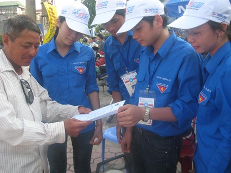Tình nguyện viên hoạt động hết công suất vì sĩ tử - 12 Tình nguyện viên hoạt động hết công suất vì sĩ tử - 12