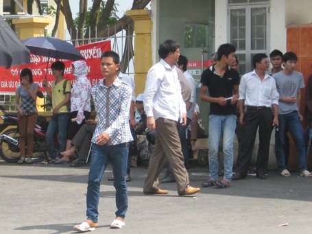 Đề Toán tương đối khó, nhiều thí sinh ra sớm - 19 Đề Toán tương đối khó, nhiều thí sinh ra sớm - 19