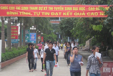 Đề Lý nhẹ nhàng, đề Sinh hơi dài, đề Văn vừa sức - 9 Đề Lý nhẹ nhàng, đề Sinh hơi dài, đề Văn vừa sức - 9