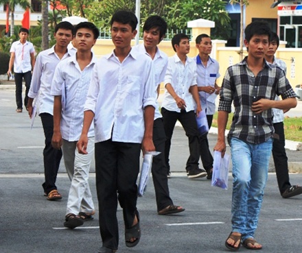 Vụ giám thị ký sai: 3 thí sinh chọn thi lại Toán  - 1