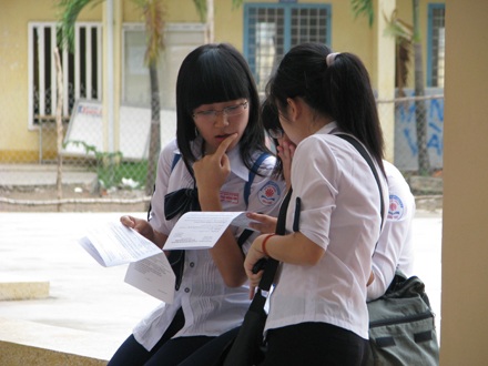 Thi tốt nghiệp THPT 2011: Đáp án môn Ngữ văn làm khó thí sinh? - 1 Thi tốt nghiệp THPT 2011: Đáp án môn Ngữ văn làm khó thí sinh? - 1