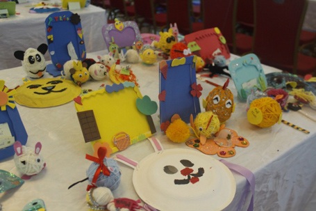 Các “công dân nhí” gây quỹ từ thiện “Rồng Vin nhân ái” - 3