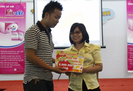 Các “công dân nhí” gây quỹ từ thiện “Rồng Vin nhân ái” - 6