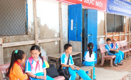 Trường chờ sập nơi cửa biển Cà Mau - 4