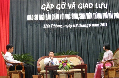 GS Ngô Bảo Châu giao lưu với HS, SV Hải Phòng - 2 GS Ngô Bảo Châu giao lưu với HS, SV Hải Phòng - 2