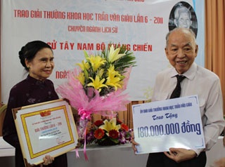 "Lịch sử Tây Nam Bộ kháng chiến" nhận giải thưởng Trần Văn Giàu - 1 "Lịch sử Tây Nam Bộ kháng chiến" nhận giải thưởng Trần Văn Giàu - 1