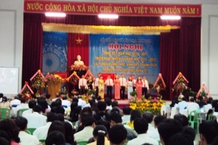 Kon Tum khen thưởng gần 150 giáo viên và học sinh - 1