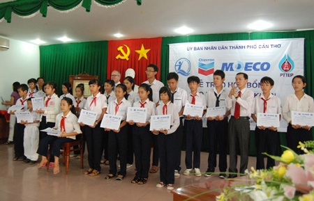 200 suất học bổng cho học sinh nghèo Cần Thơ - 1