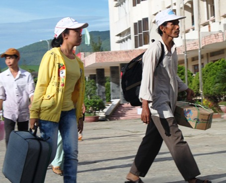 Rộn ràng tân sinh viên làm thủ tục nhập học - 1 Rộn ràng tân sinh viên làm thủ tục nhập học - 1