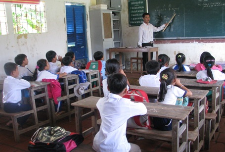 Trường không có phòng vệ sinh, thầy trò phải nhờ nhà người dân - 7 Trường không có phòng vệ sinh, thầy trò phải nhờ nhà người dân - 7