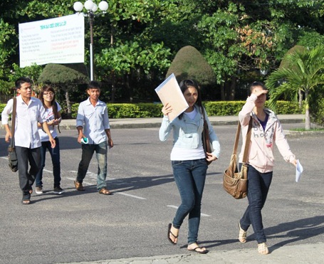 Rộn ràng tân sinh viên làm thủ tục nhập học - 5 Rộn ràng tân sinh viên làm thủ tục nhập học - 5