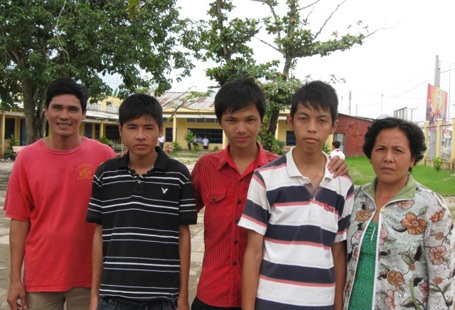 Thầy trò Nguyễn Ngọc Hải lên đường sang Thụy Điển thi tài - 3 Thầy trò Nguyễn Ngọc Hải lên đường sang Thụy Điển thi tài - 3