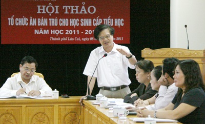 Phụ huynh phản đối khi nhà trường cho HS ăn cơm hộp - 2 Phụ huynh phản đối khi nhà trường cho HS ăn cơm hộp - 2