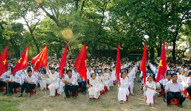 Thủ tướng dự lễ khai giảng tại Trường THPT chuyên Quốc học Huế - 3 Thủ tướng dự lễ khai giảng tại Trường THPT chuyên Quốc học Huế - 3