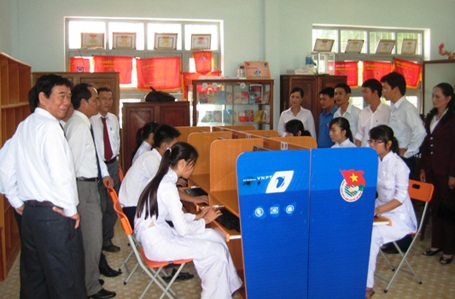 Bình Định: VNPT tặng máy tính, máy in cho 2 điểm trường miền núi  - 1
