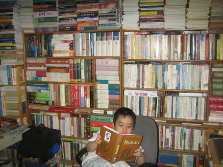 Cậu bé 10 tuổi mê viết tiểu thuyết - 1