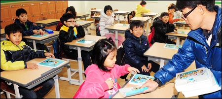 Hàn Quốc thiếu trầm trọng thầy giáo tiểu học - 1 Hàn Quốc thiếu trầm trọng thầy giáo tiểu học - 1