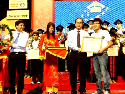 Tuyên dương tân thủ khoa ĐH 2011 - 1 Tuyên dương tân thủ khoa ĐH 2011 - 1