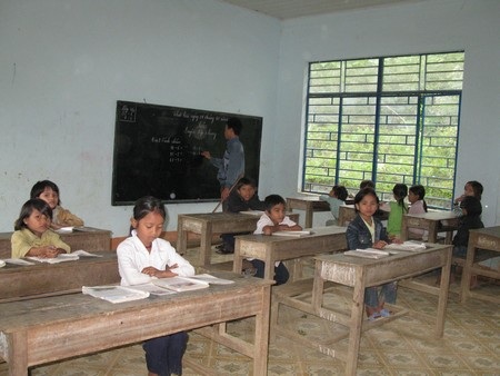 Người thầy hơn 30 năm gắn bó với vùng biên - 3 Người thầy hơn 30 năm gắn bó với vùng biên - 3