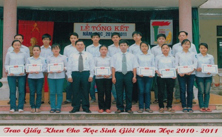 Trường THPT Chu Văn An gần 40 năm gắn bó vì sự nghiệp trồng người - 2 Trường THPT Chu Văn An gần 40 năm gắn bó vì sự nghiệp trồng người - 2