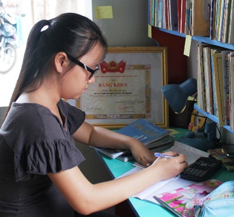 Gặp cô học trò nghèo vượt khó học giỏi - 1 Gặp cô học trò nghèo vượt khó học giỏi - 1