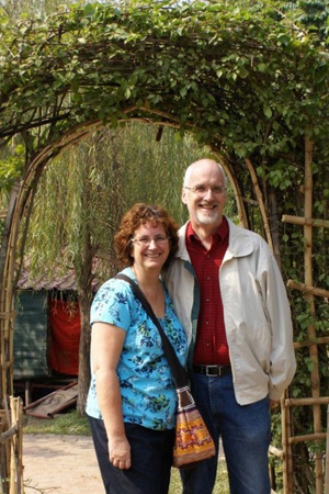 Ông bà Tây “bén duyên” sinh viên Việt Nam - 2