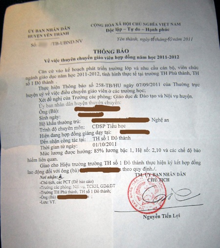 Nhiều giáo viên hợp đồng bỏ dạy vì bị thuyên chuyển  - 1