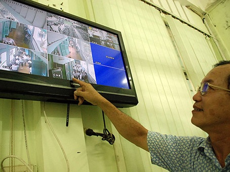 Ngăn ngừa bạo lực học đường: Tăng cường "giám thị" camera - 1 Ngăn ngừa bạo lực học đường: Tăng cường "giám thị" camera - 1