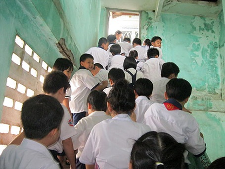 Trường học xuống cấp ở TPHCM - 2