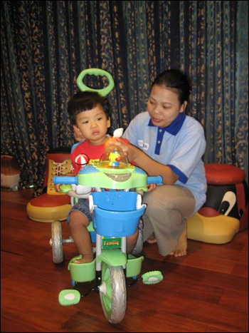 Sinh viên được chào mời làm bảo mẫu - 1 Sinh viên được chào mời làm bảo mẫu - 1