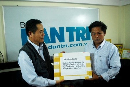 Quảng Nam: 500 cây bút đến với học sinh dân tộc Cơ tu - 1 Quảng Nam: 500 cây bút đến với học sinh dân tộc Cơ tu - 1