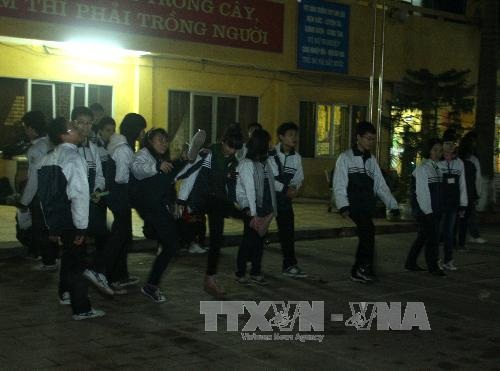 Học sinh THPT tập Thể dục vào buổi... tối! - 2 Học sinh THPT tập Thể dục vào buổi... tối! - 2