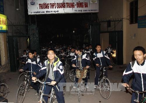 Học sinh THPT tập Thể dục vào buổi... tối! - 5 Học sinh THPT tập Thể dục vào buổi... tối! - 5
